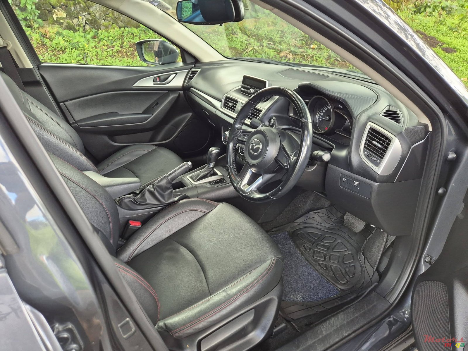 2017' Mazda 3 Skyactiv photo #4