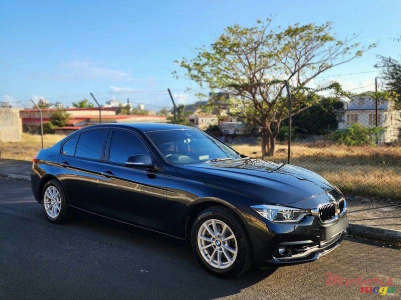 2018' BMW 318 photo #2