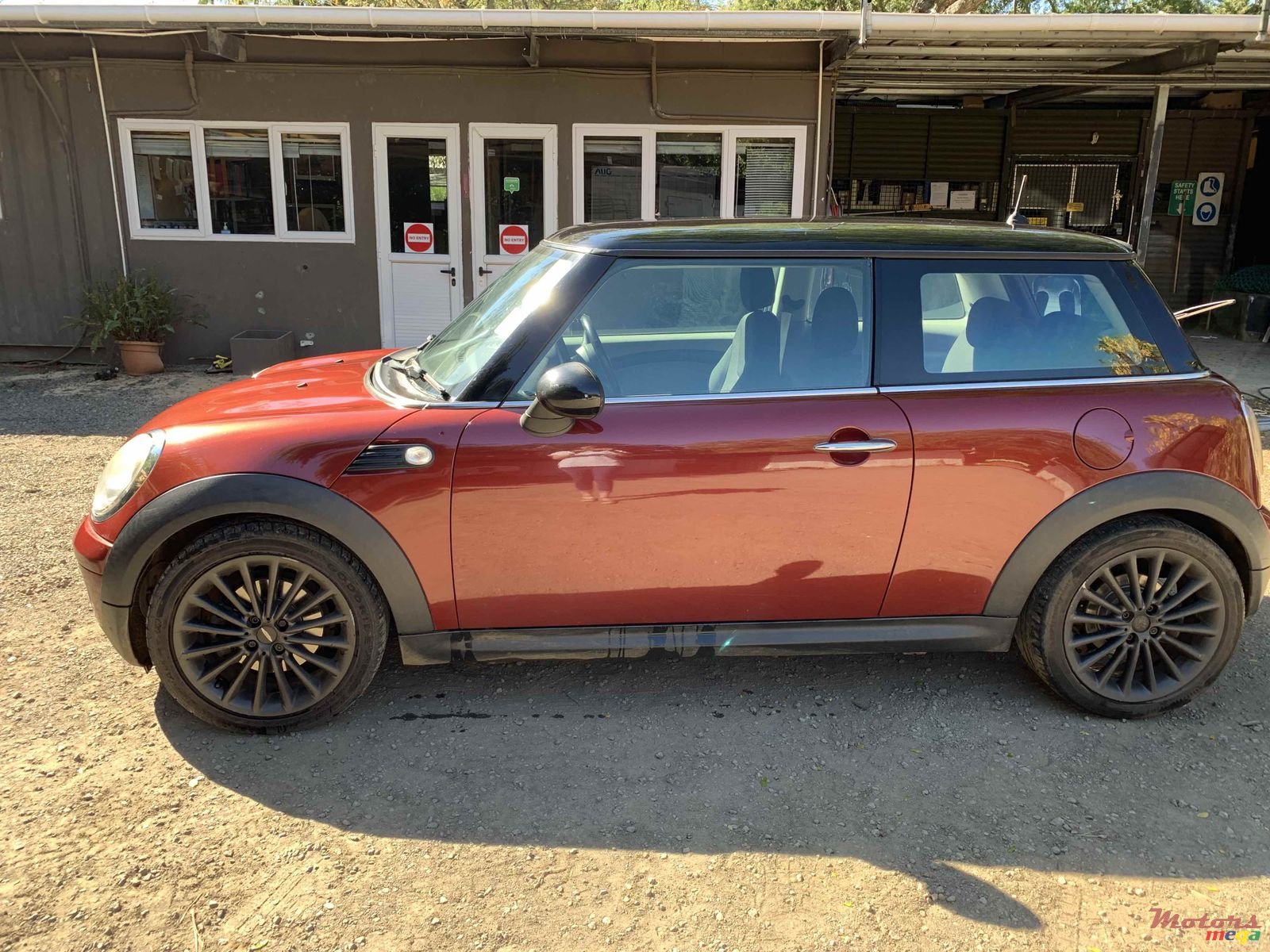 2010' MINI Cooper John Cooper Works photo #3