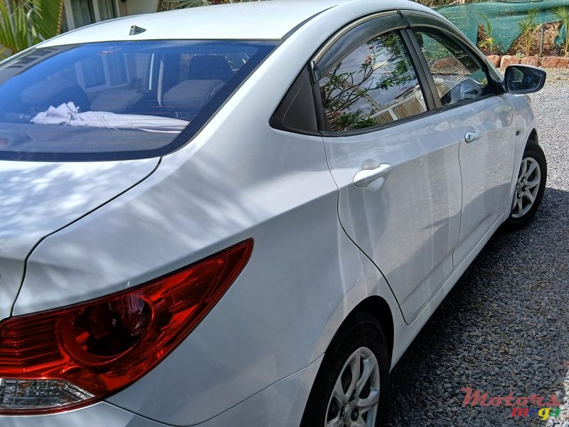 2012' Hyundai Accent photo #3