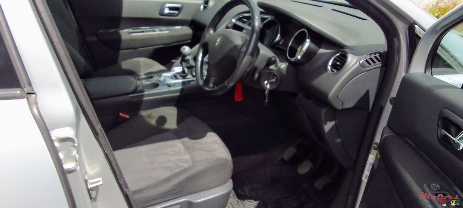 2011' Peugeot 3008 photo #3