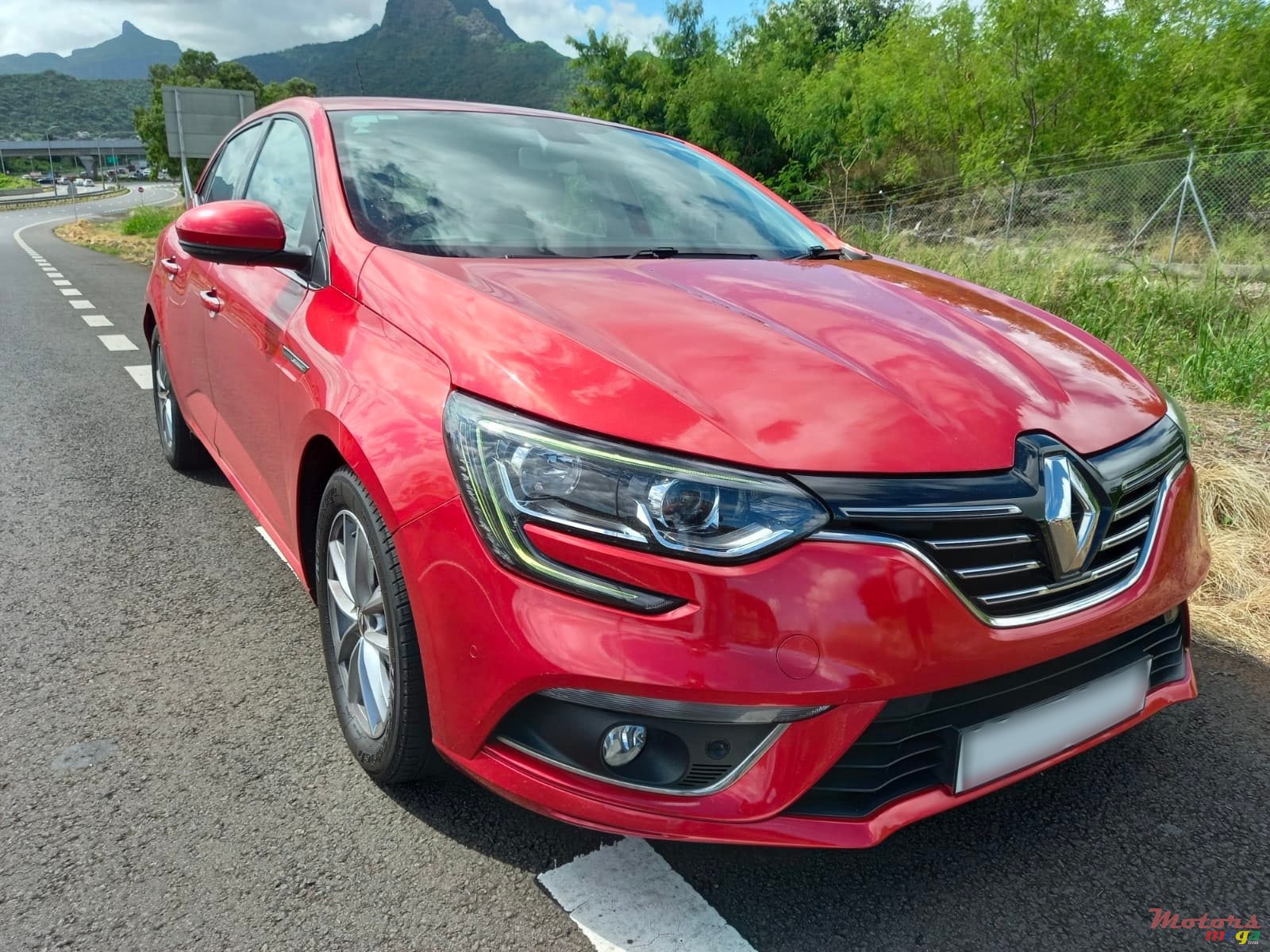 2020' Renault Megane photo #1