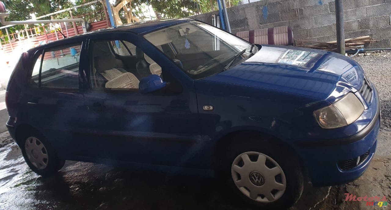 2002' Volkswagen Polo photo #2