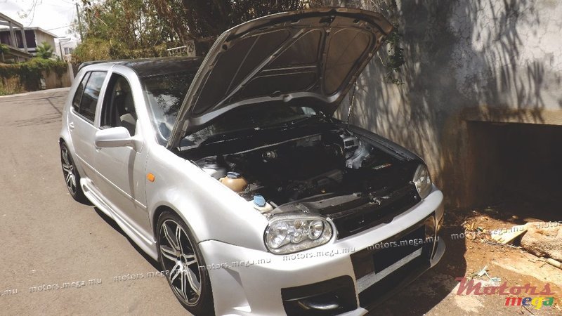 2003' Volkswagen Golf photo #2