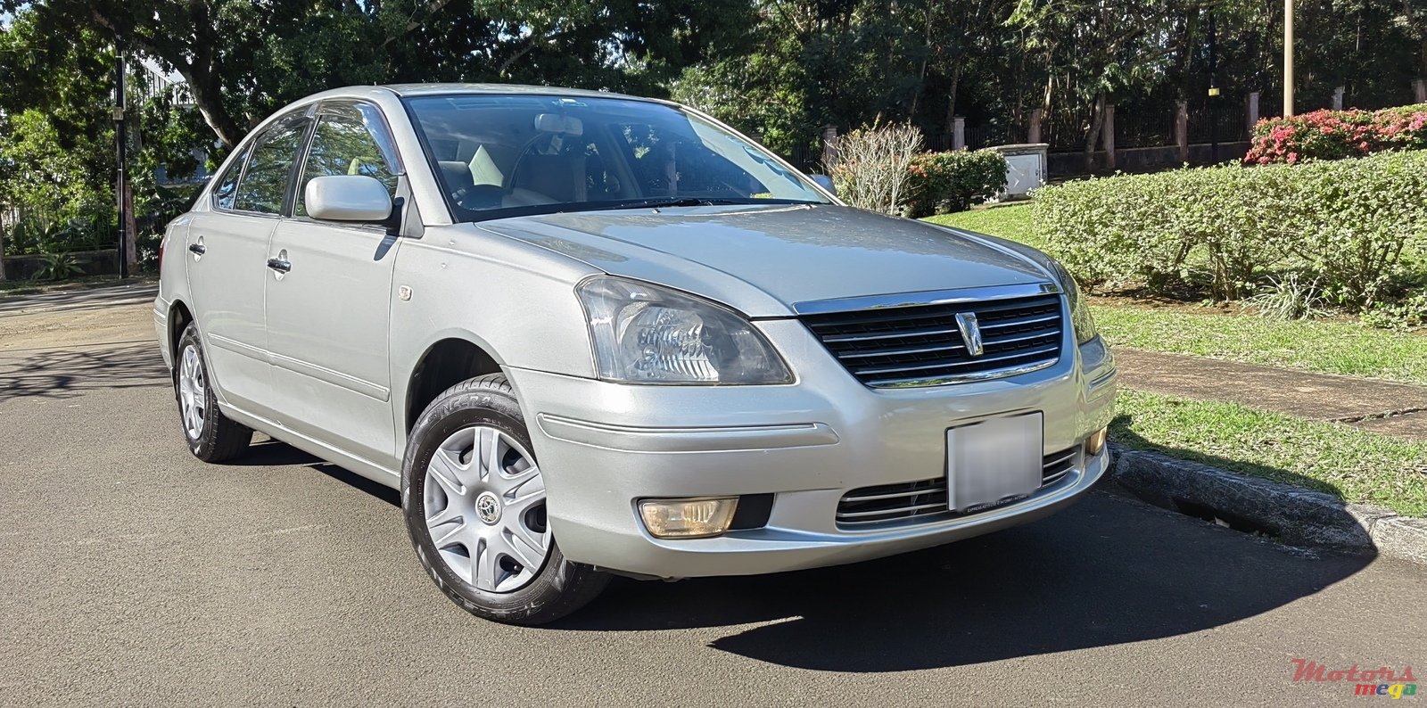 2004' Toyota Premio photo #1