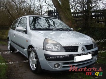 2001' Renault Clio photo #1