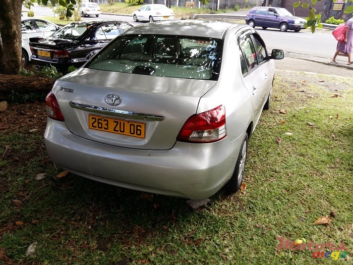 2006' Toyota Yaris photo #2