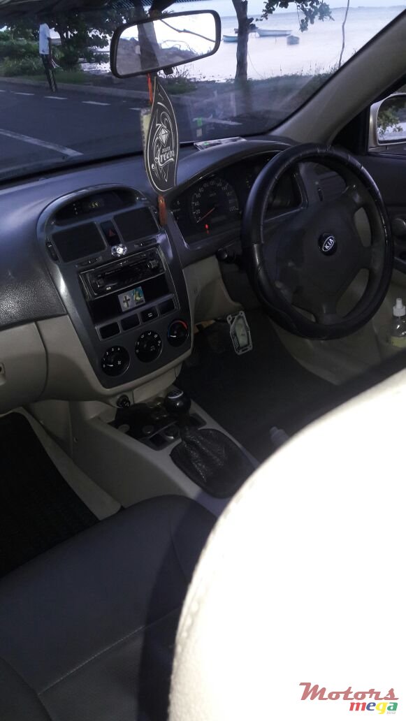 2005' Kia Cerato photo #2