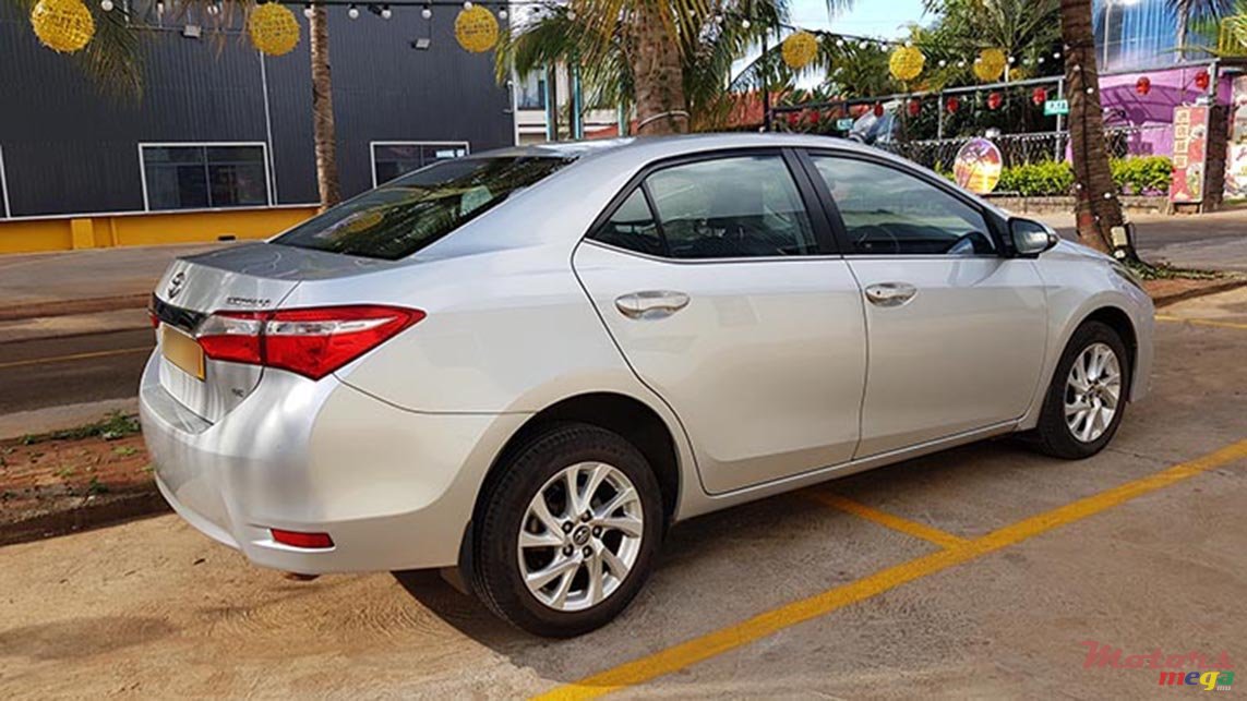 2017' Toyota Corolla photo #2