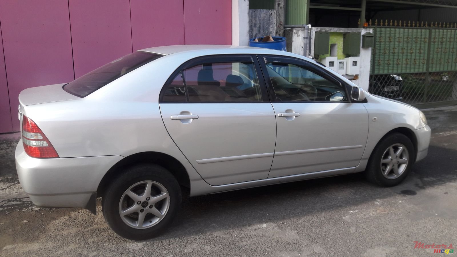 2004' Toyota Corolla photo #1