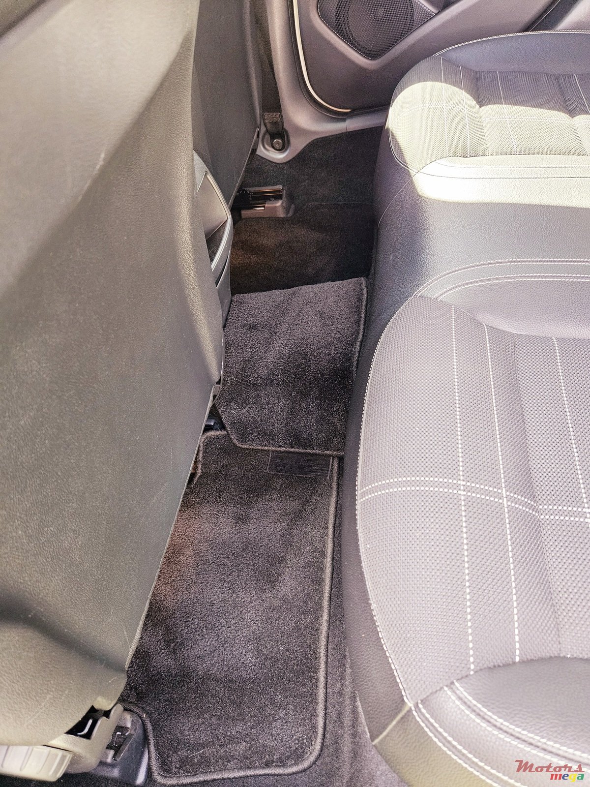 2016' Mercedes-Benz GLA 180 photo #6