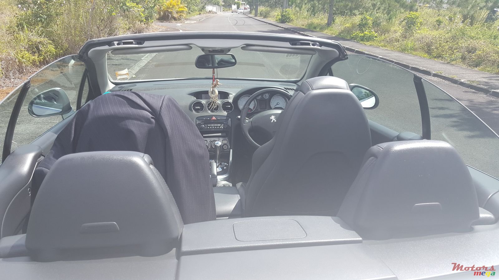 2012' Peugeot 308 Cabriolet photo #4