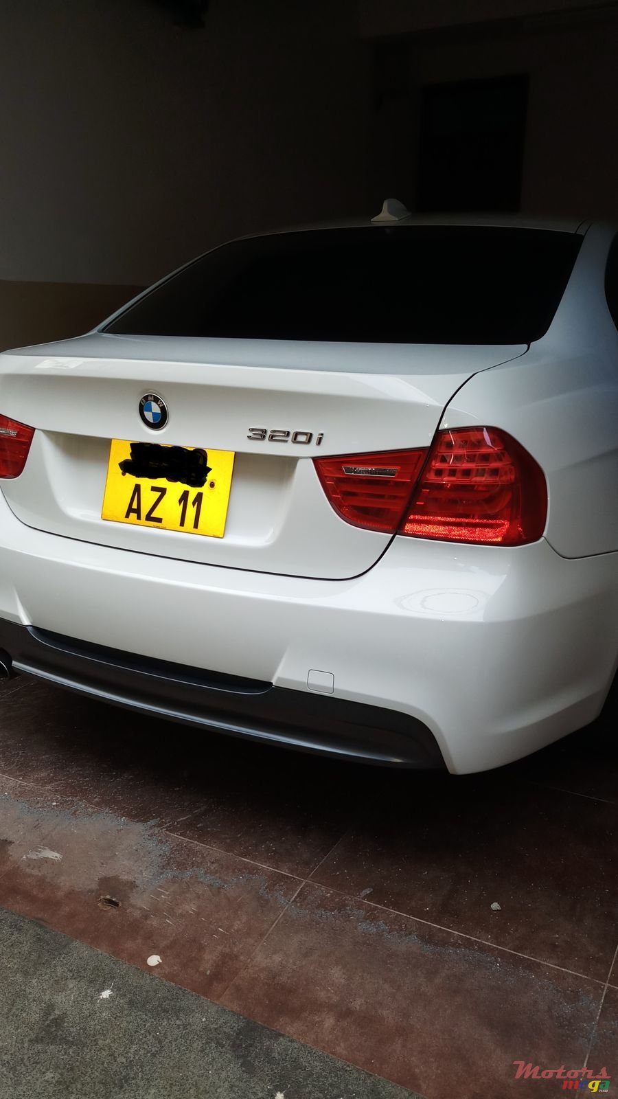 2011' BMW 3 Series photo #1