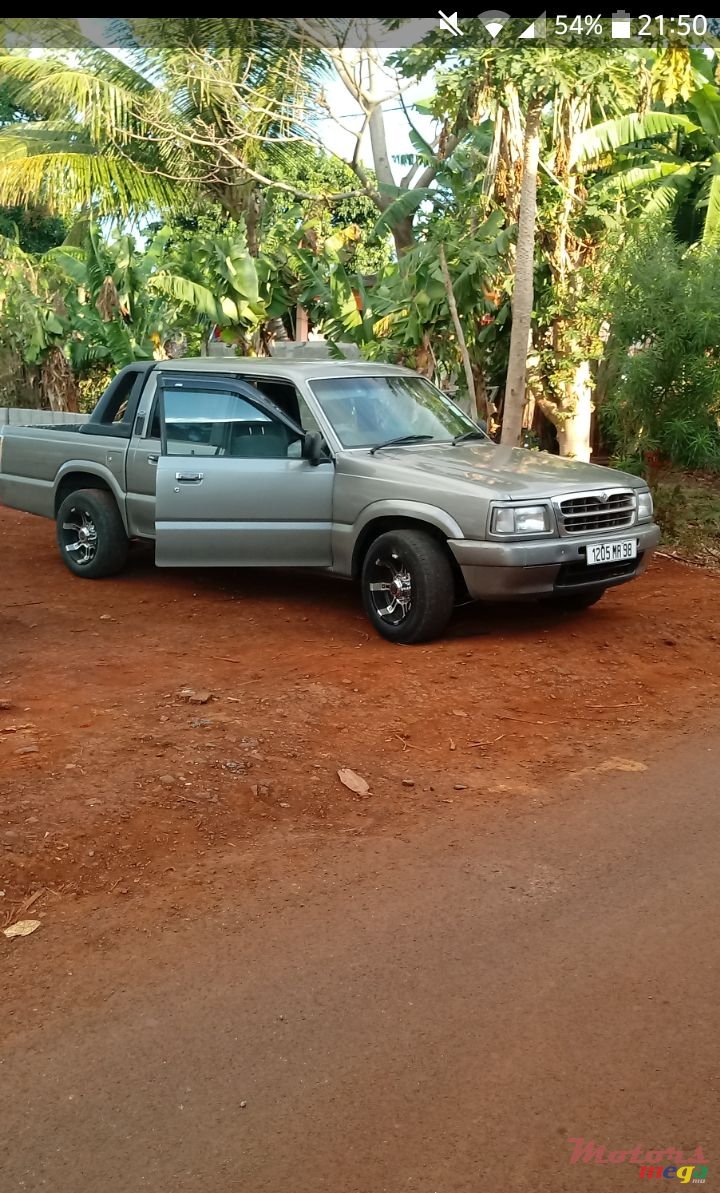 1998' Mazda B2500 photo #1