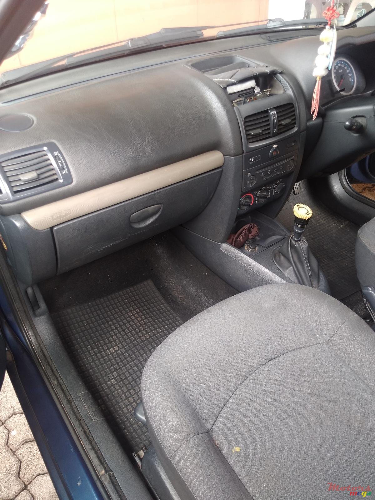 2004' Renault Clio photo #3