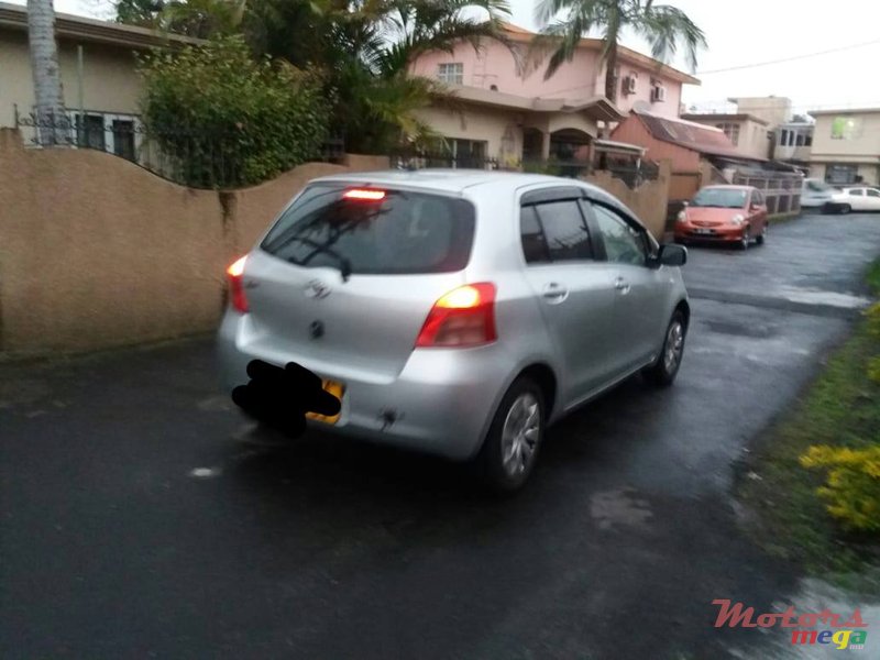 2005' Toyota Vitz photo #3