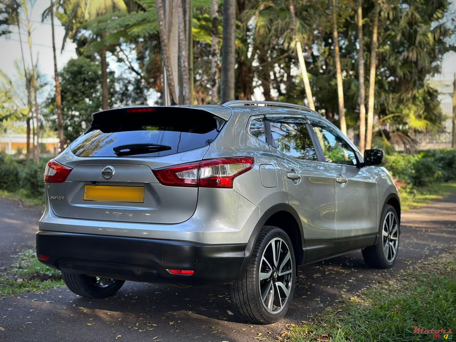 2015' Nissan Qashqai 1.6 Diesel Automatic photo #3
