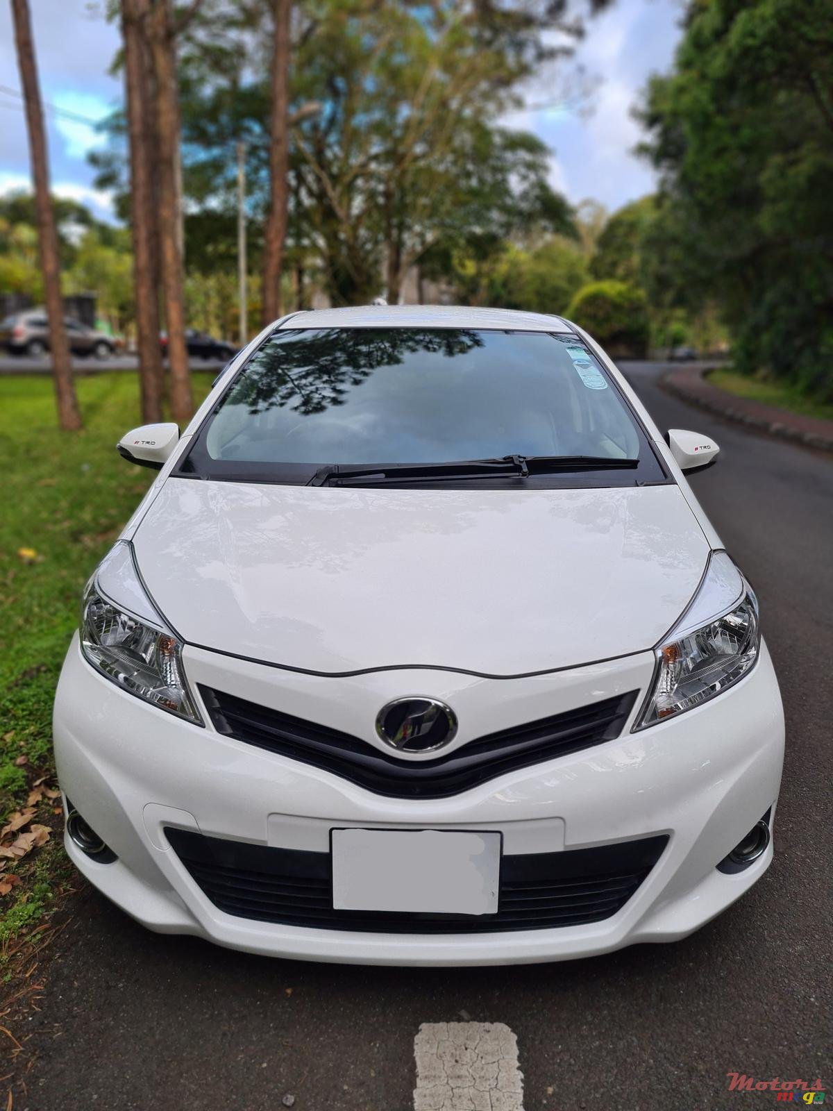 2012' Toyota Vitz photo #2