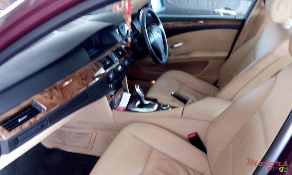 2008' BMW 523 photo #2