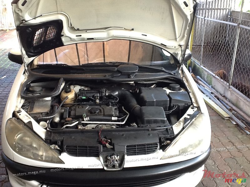 2001' Peugeot photo #4