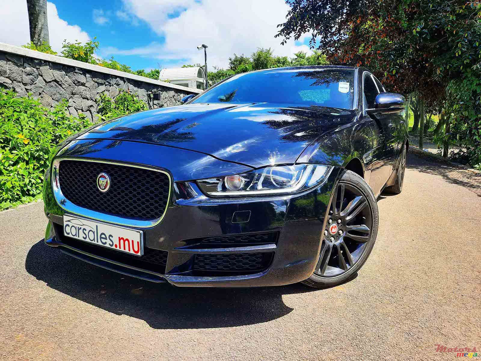 2018' Jaguar XE Pure photo #1