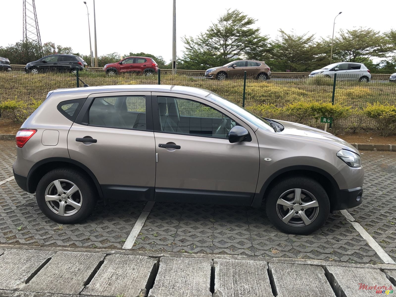 2013' Nissan Qashqai photo #2