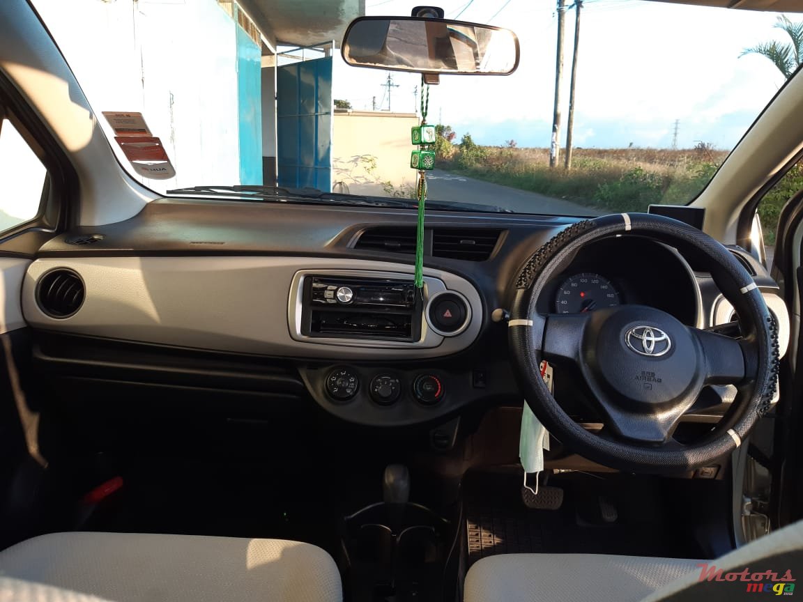 2011' Toyota Vitz Original photo #1