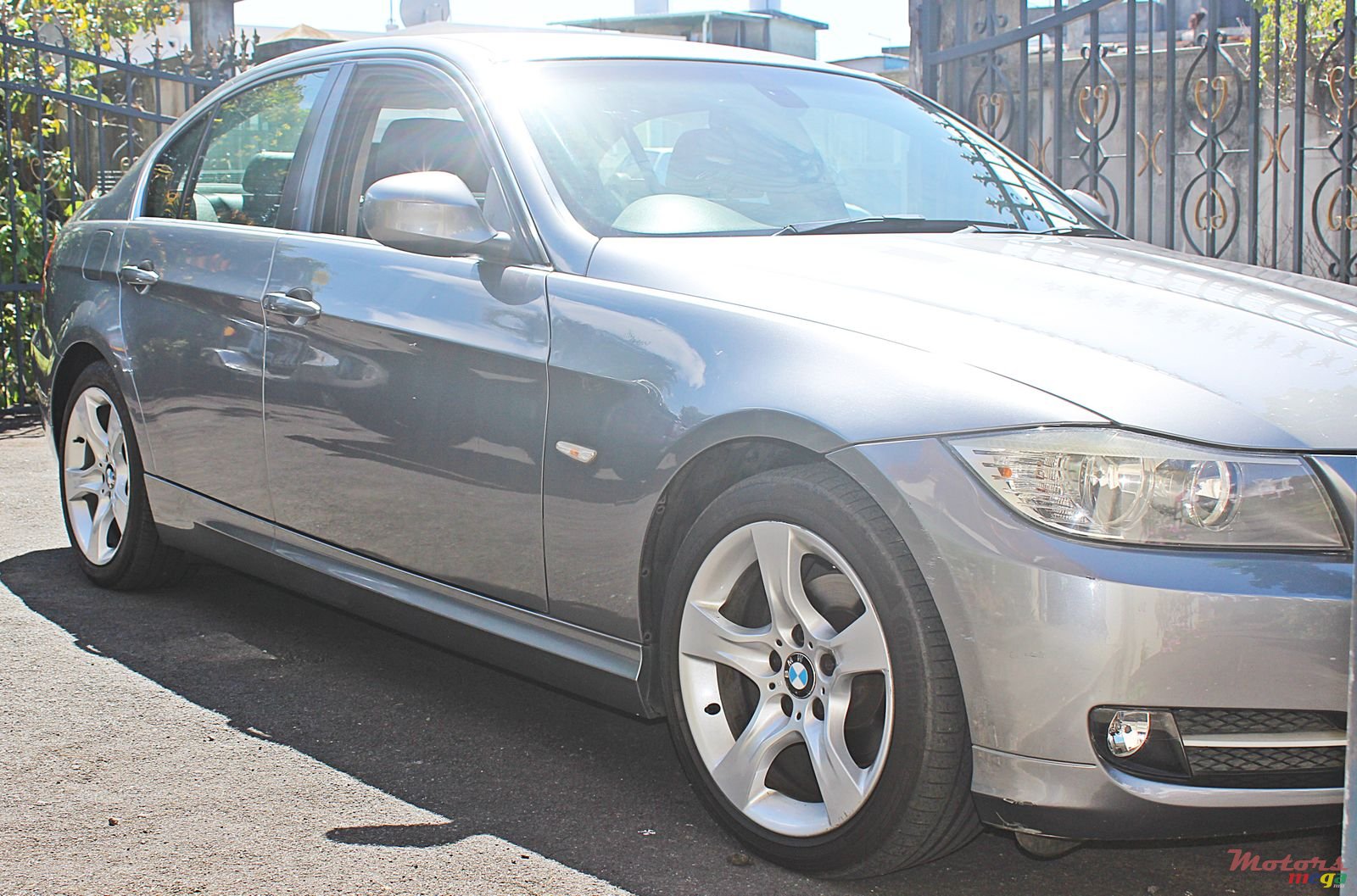2011' BMW 320 photo #1