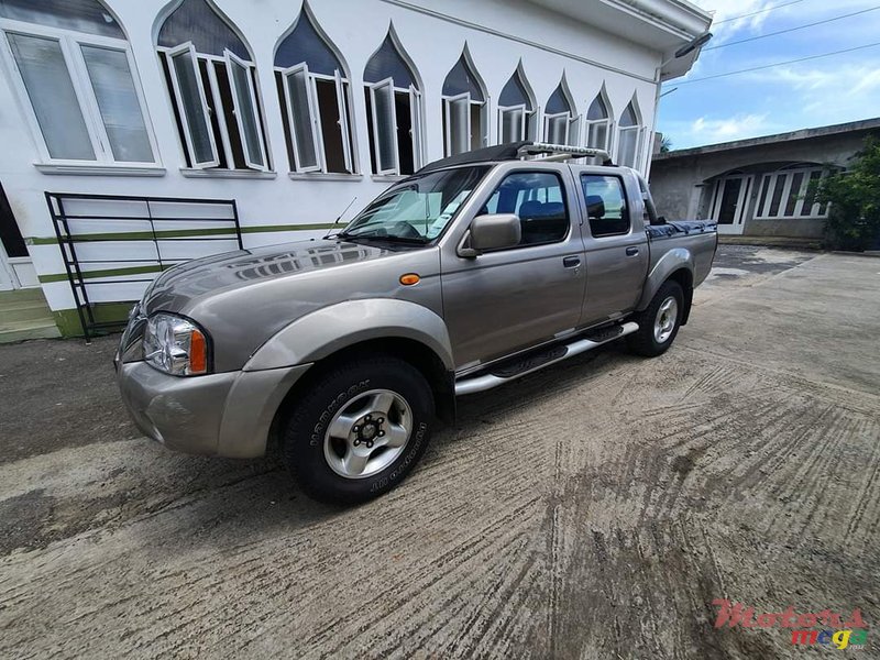 2005' Nissan Hardbody photo #2