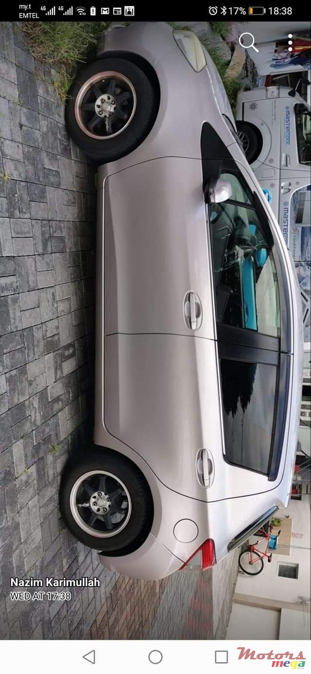 2011' Toyota Vitz photo #3