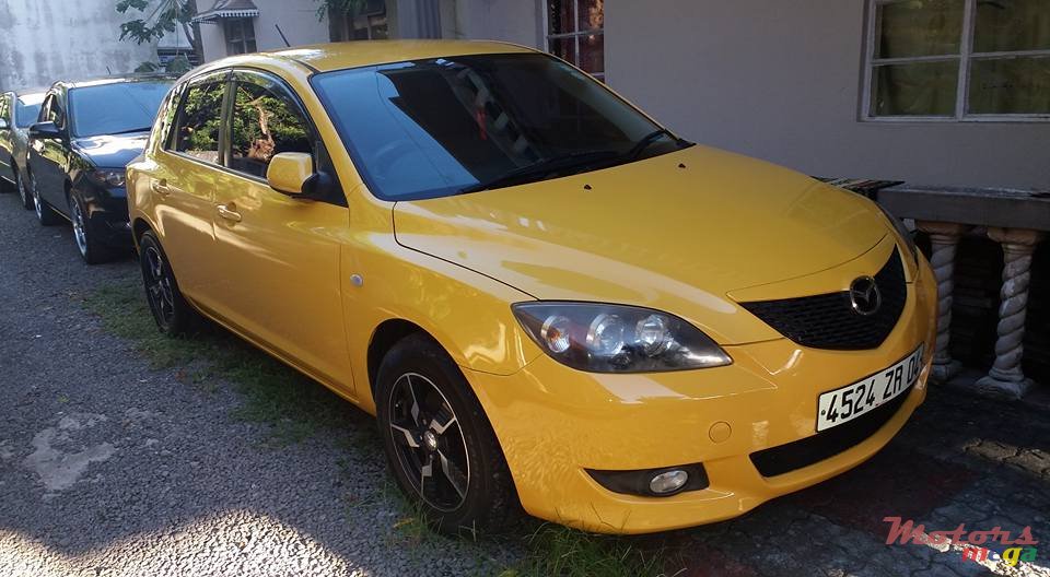2004' Mazda Axela photo #2