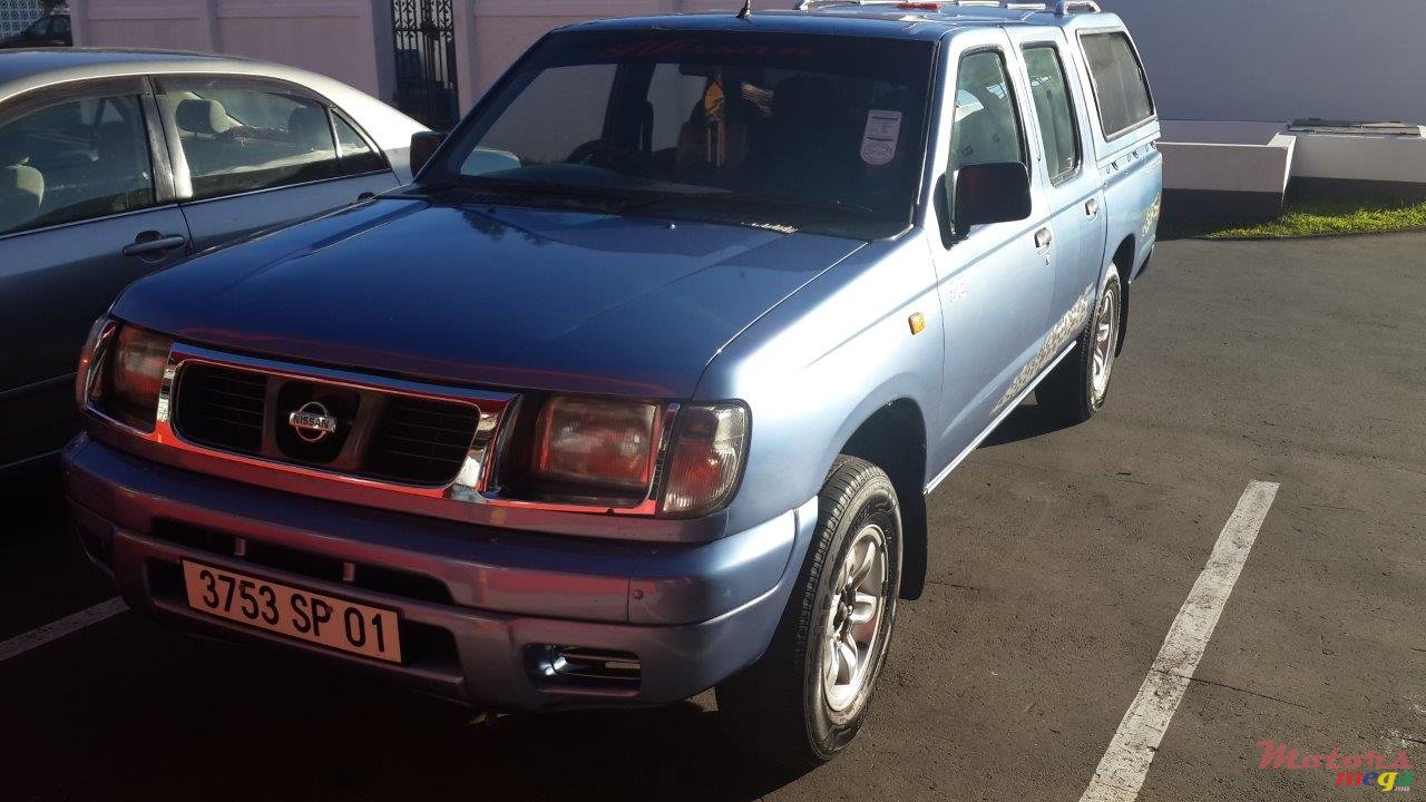 2001' Nissan Pickup photo #1