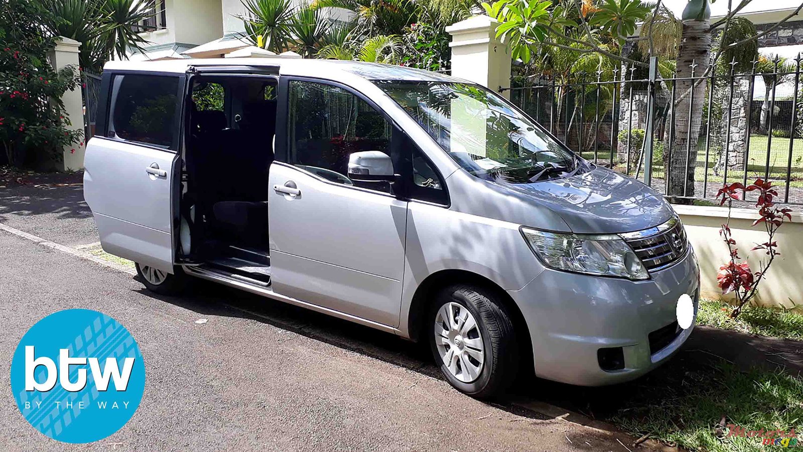 2010' Nissan Serena photo #2