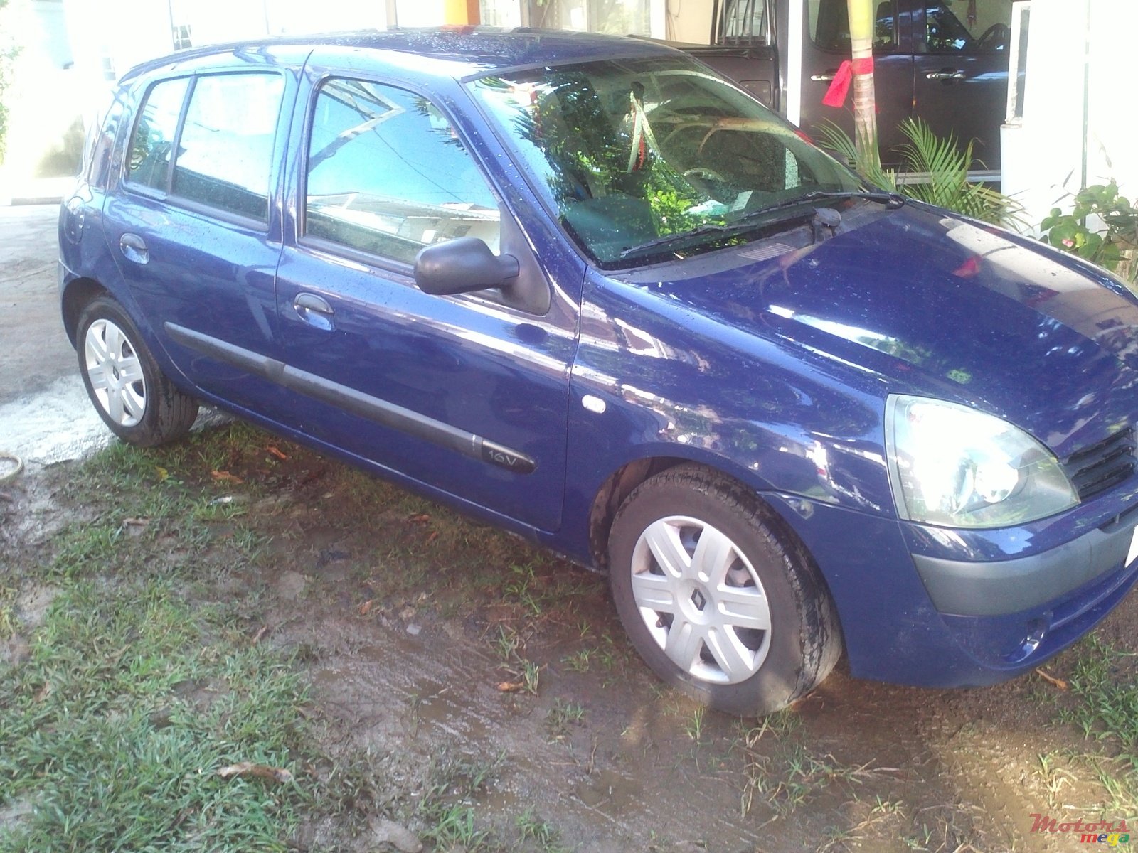 2004' Renault Clio photo #1