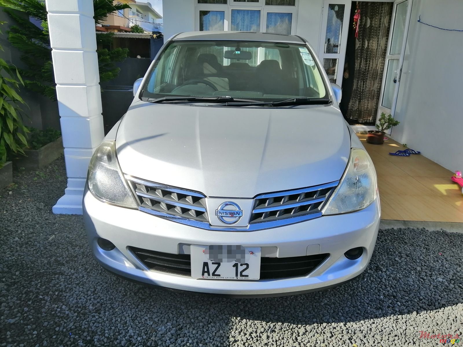 2012' Nissan Tiida photo #2