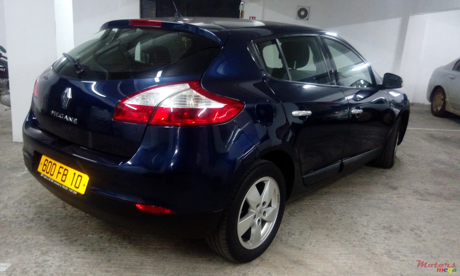 2010' Renault Megane photo #2