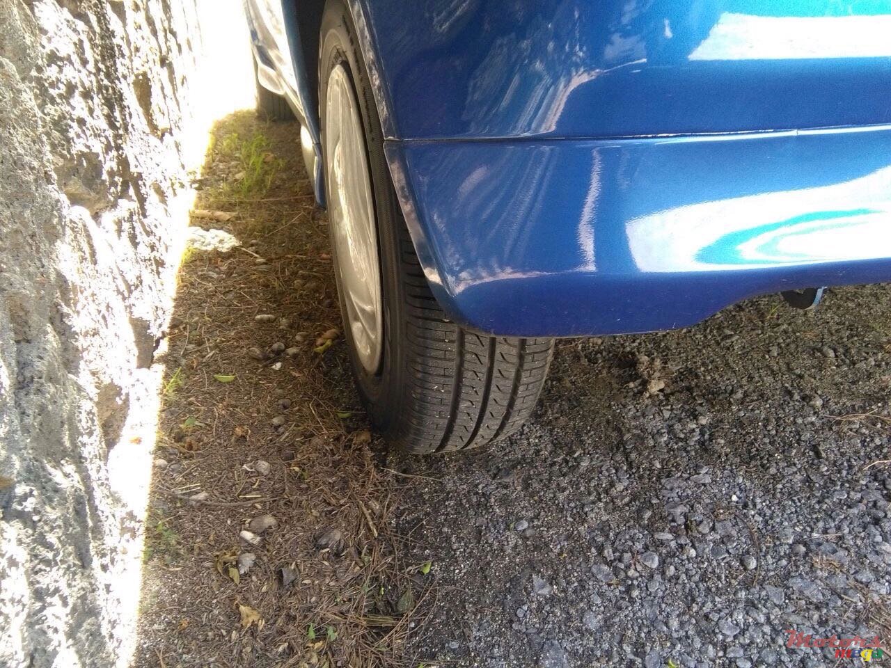 2001' Toyota Vitz photo #1