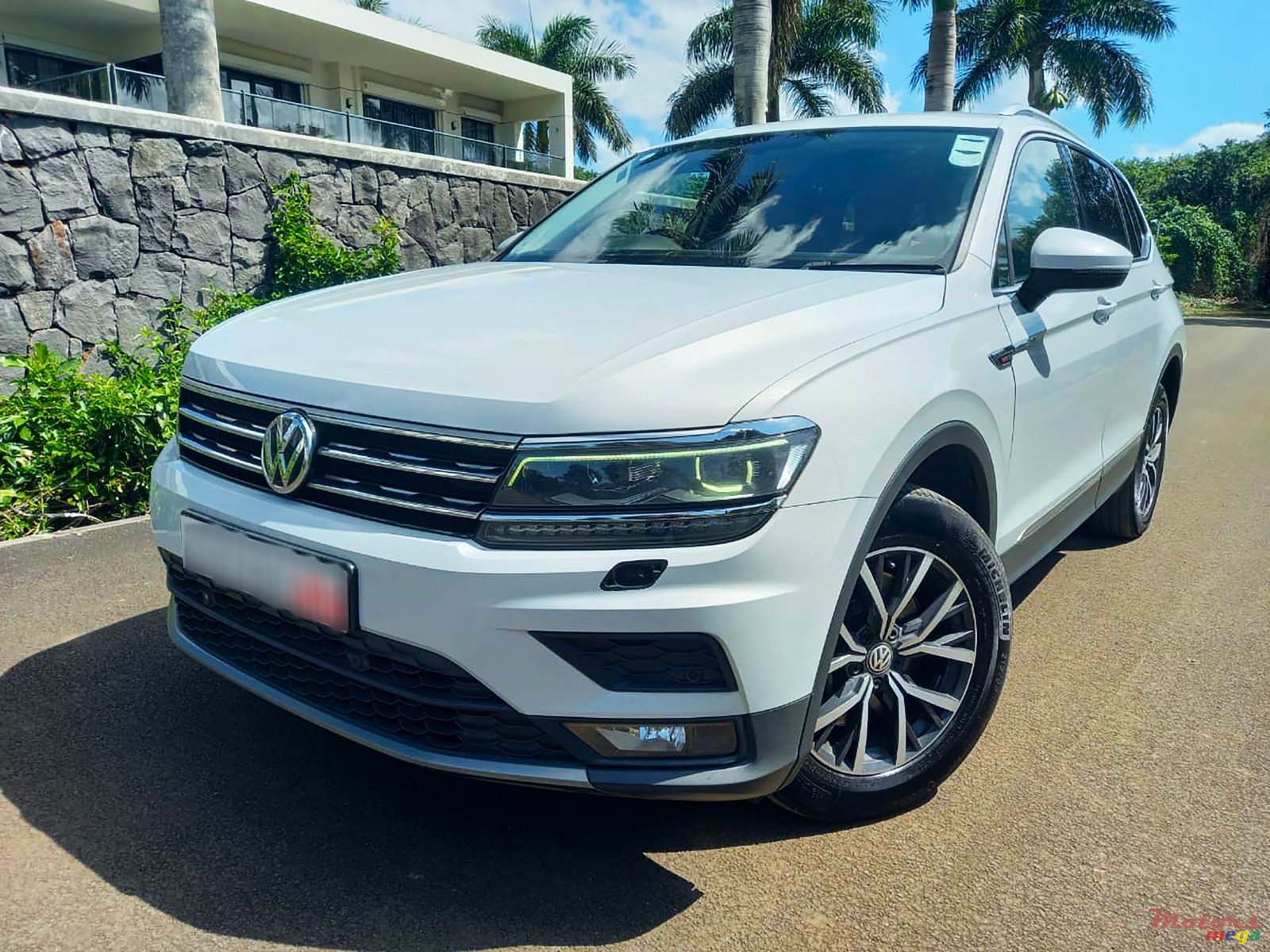 2019' Volkswagen Tiguan Allspace 2.0 TSI Allmotion photo #2