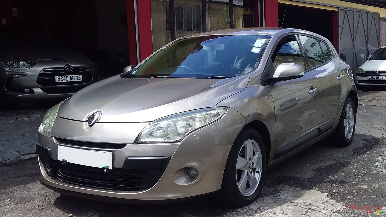 2009' Renault Megane photo #2