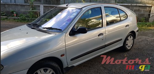 2000' Renault Megane photo #3