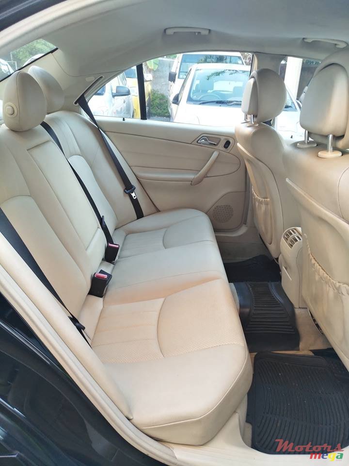 2007' Mercedes-Benz C-Class C180 Kompressor photo #6