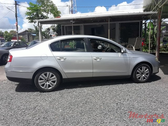 2006' Volkswagen Passat photo #3