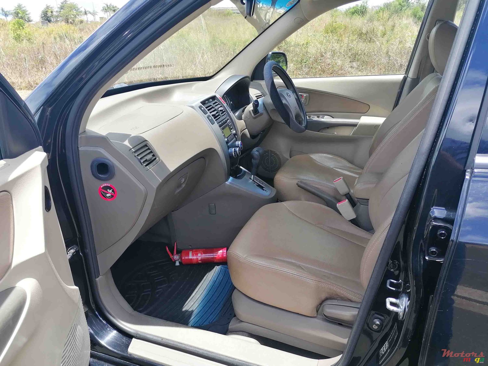 2008' Hyundai Tucson photo #5