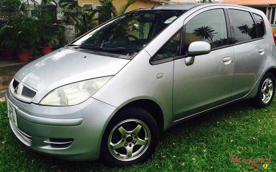 2004' Mitsubishi Colt photo #4