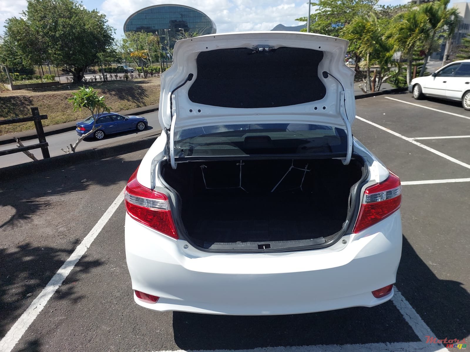 2014' Toyota Yaris photo #5