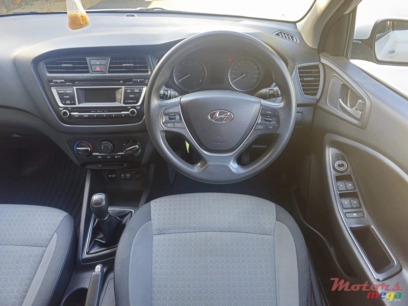 2017' Hyundai i20 photo #6