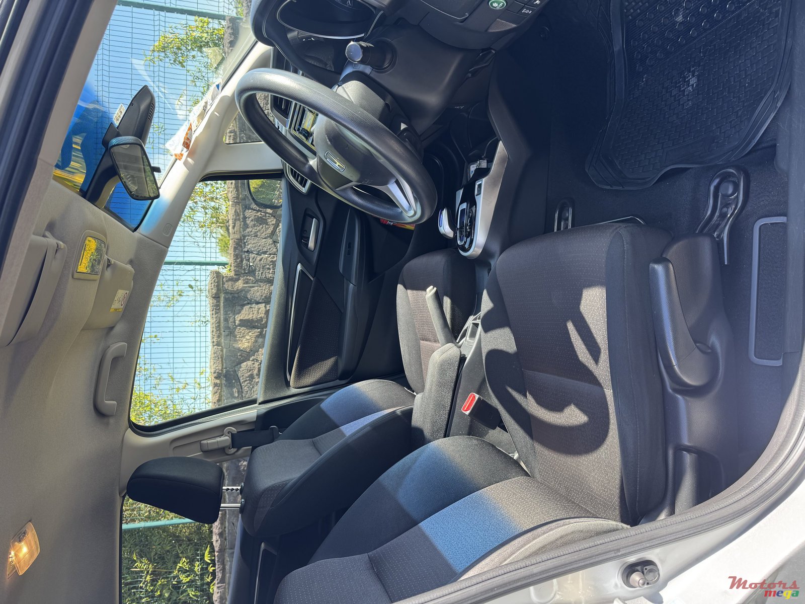 2017' Honda Fit hybrid photo #6