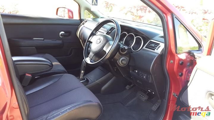 2006' Nissan Tiida Hatchback photo #4