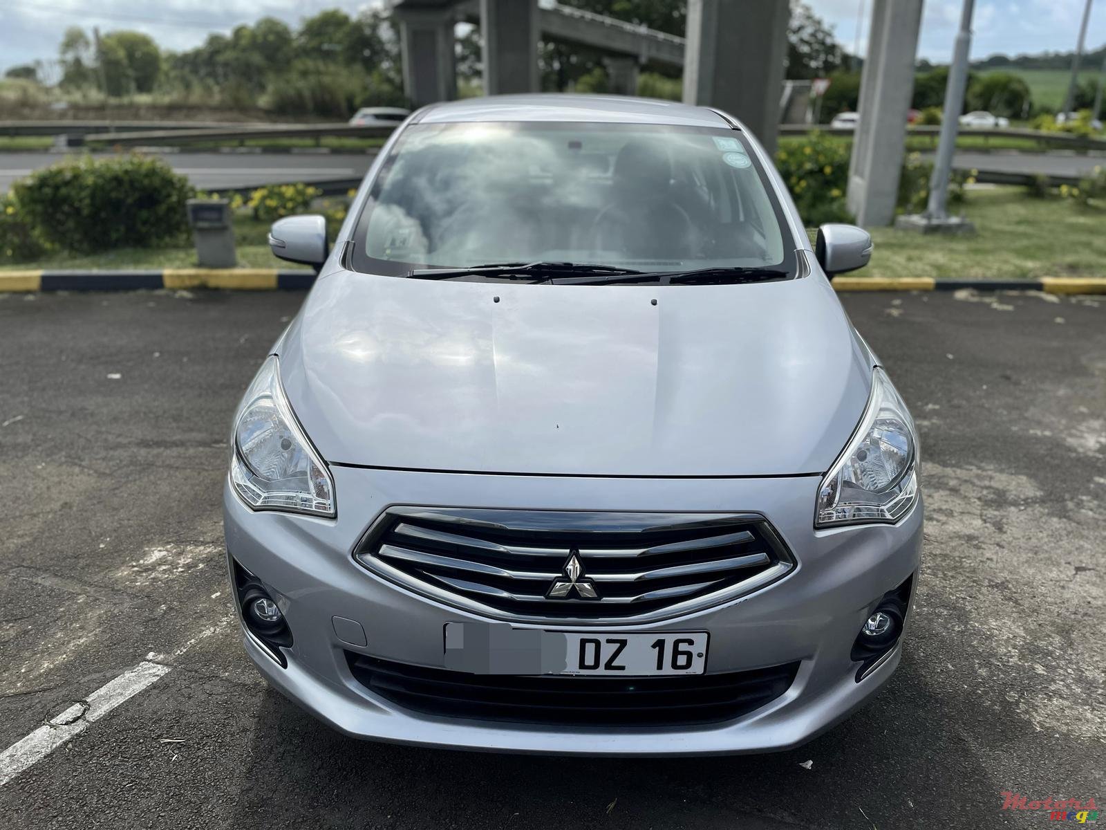 2016' Mitsubishi photo #3