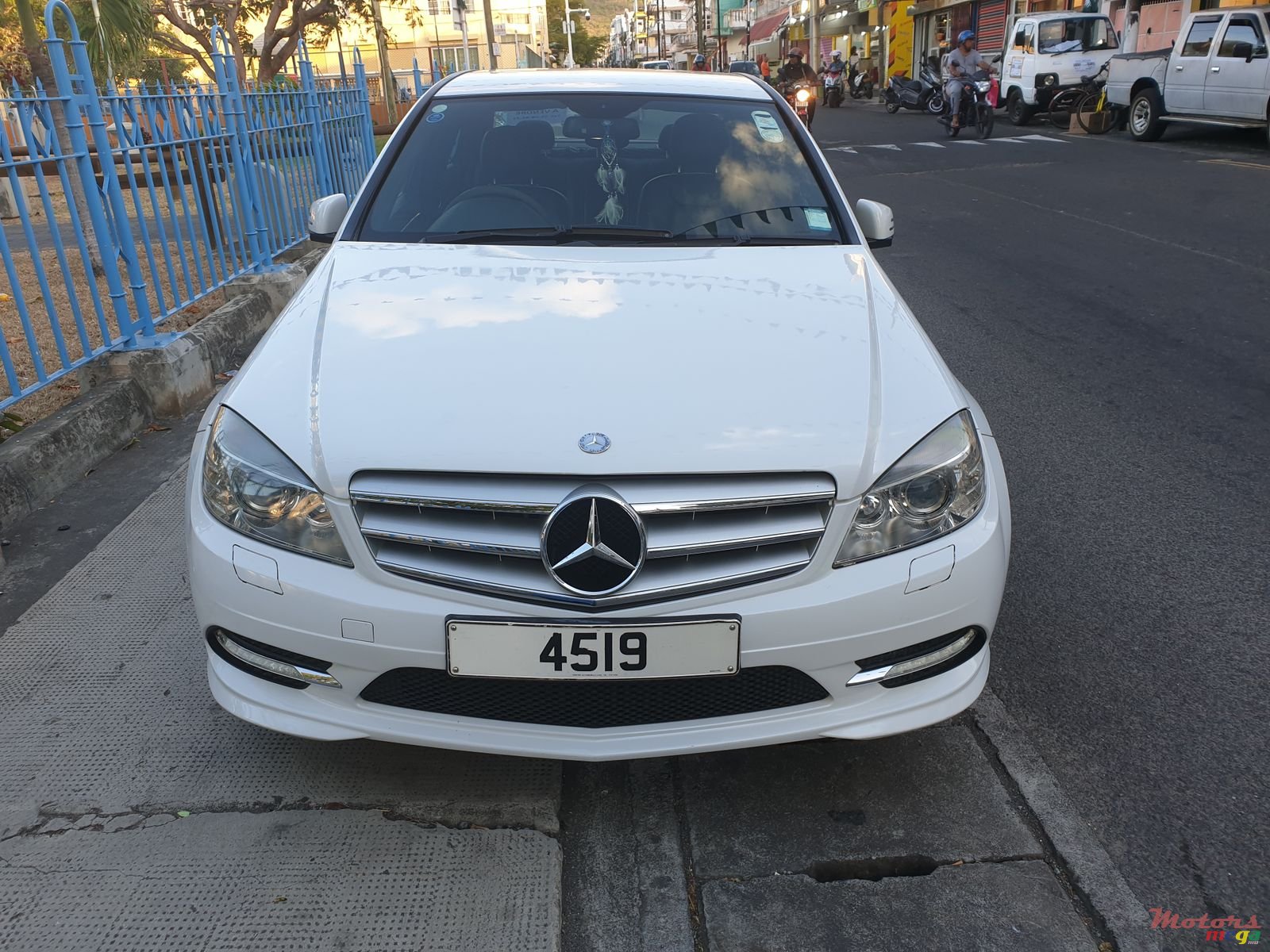 2010' Mercedes-Benz C-Class photo #5
